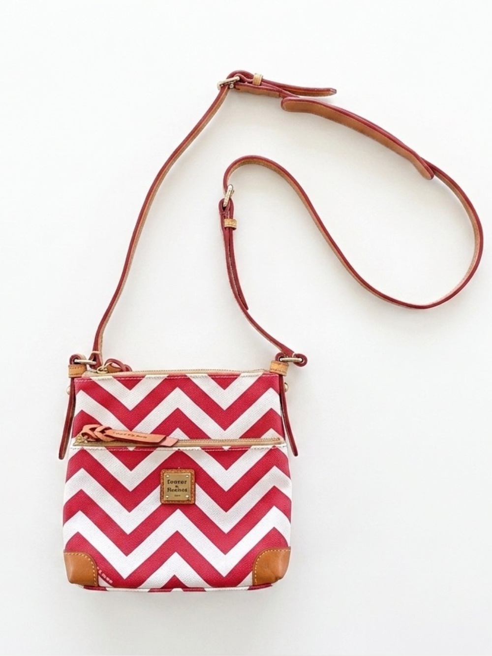 Dooney & Bourke Red Chevron Crossbody Letter Carrier Bag Pouchette J7652644
